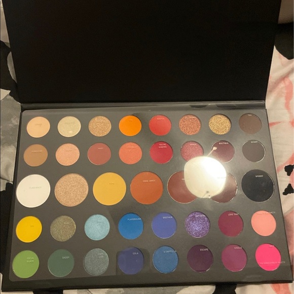 James Charles Morphe X Eyeshadow Pallet New Trending Makeup! - Picture 2 of 3
